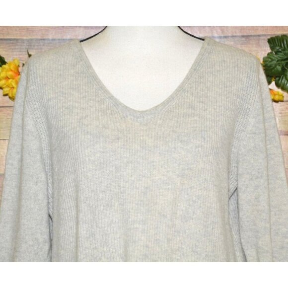Neiman Marcus Cashmere Collection Neutral Beige Sweater Size L V-Neck Silk Hem - Picture 2 of 9